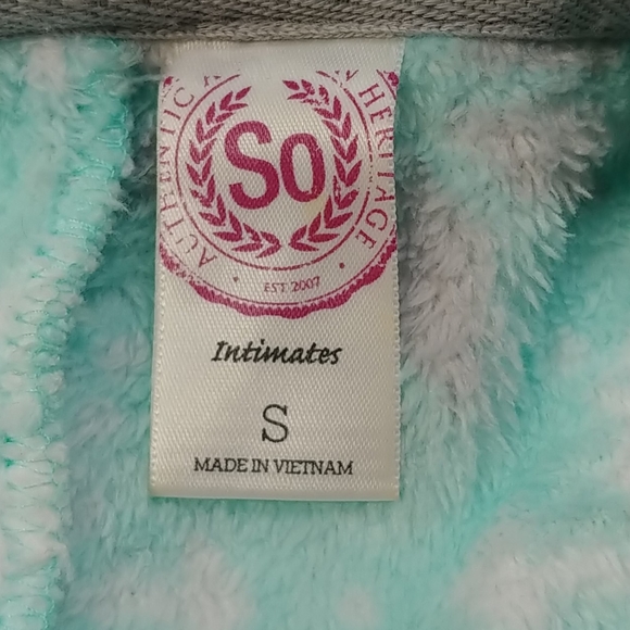 SO fuzzy hooded onsie pajamas - Picture 6 of 7